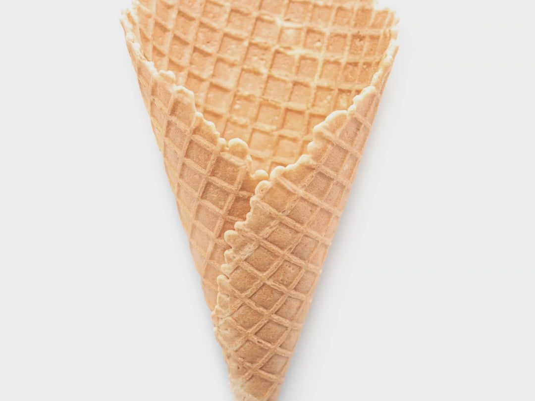 Muted Video showing fragrance description for "Waffle Cone". Top Notes:  Warm Vanilla Sugar. Middle Notes:  Butter Batter.  Base Notes:  Anise .
